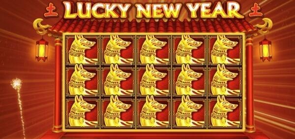 spelplan med guldsymbol gyllene hunden - Lucky New Year spelautomat