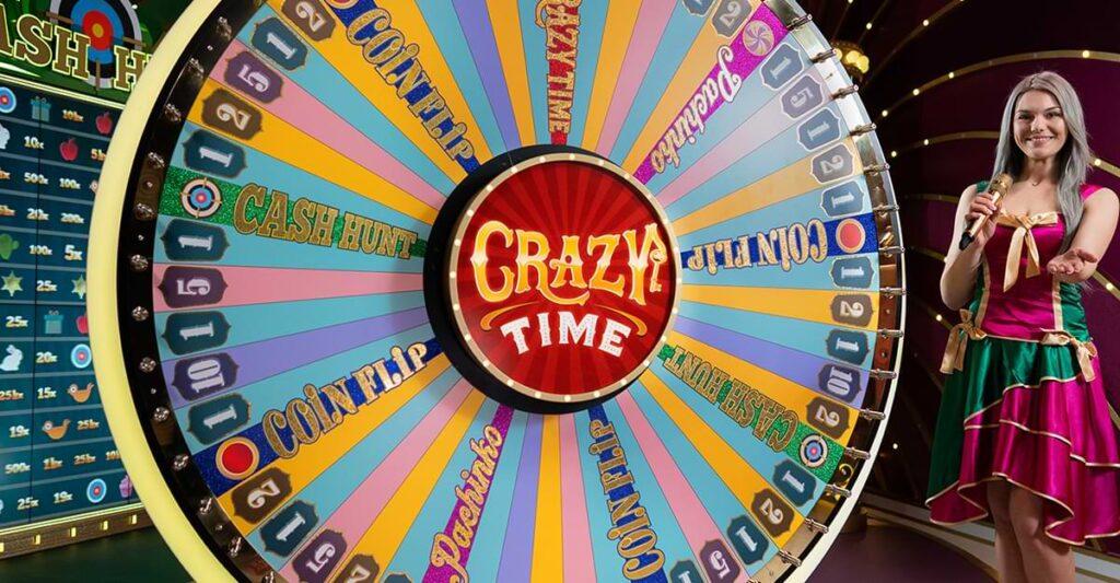 lyckohjul text Crazy Time - kvinnlig livedealer i rosagron klanning - Crazy Time - Live Casino spel - recension